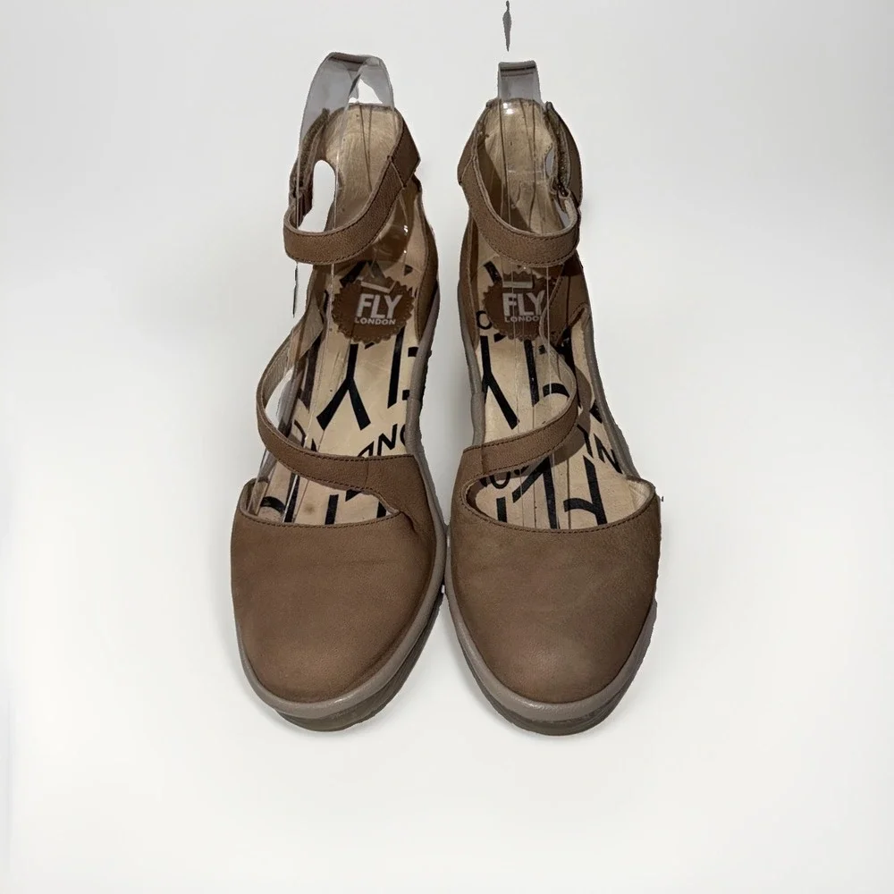 Fly London Cupido Leather Ankle Strap Closed Toe Wedge Taupe EU Size 36 / US 5.5